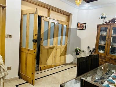 پی ڈبلیو ڈی ہاؤسنگ سوسائٹی ۔ بلاک سی پی ڈبلیو ڈی ہاؤسنگ سکیم,اسلام آباد میں 7 کمروں کا 1 کنال مکان 7.0 کروڑ میں برائے فروخت۔