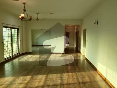 12 MARLA 3 BEDROOMS APARTMENT AVAILABLE FOR RENT