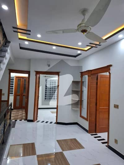 جی ۔ 13 اسلام آباد میں 4 کمروں کا 4 مرلہ مکان 4.0 کروڑ میں برائے فروخت۔