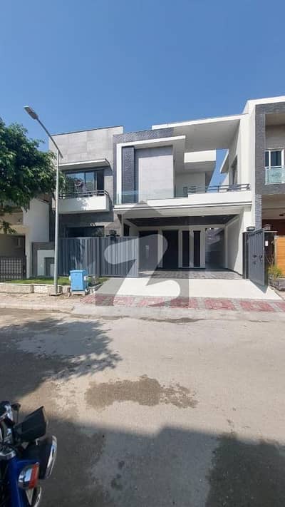 10 Marla Brand New Double Storey House For Sale 10 Marla Brand New Double Storey House For Sale