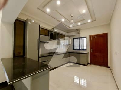 10 Marla Beautiful House For Rent 10 Marla Beautiful House For Rent