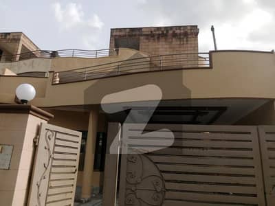 جوہر ٹاؤن فیز 2 جوہر ٹاؤن,لاہور میں 6 کمروں کا 1 کنال مکان 3.8 لاکھ میں کرایہ پر دستیاب ہے۔