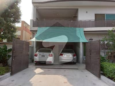 آئی ۔ 8/2 آئی ۔ 8,اسلام آباد میں 7 کمروں کا 12 مرلہ مکان 5.68 کروڑ میں برائے فروخت۔