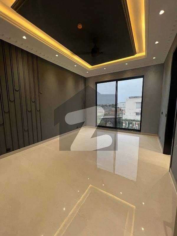 2 Kanal Slightly Used House 2 Kanal Slightly Used House
