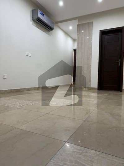 HOT LOCATION LAVISH APARTMENT AVAILABLE FOR SALE IN GULBERG, OPPOSITE HAFIZ CENTER.