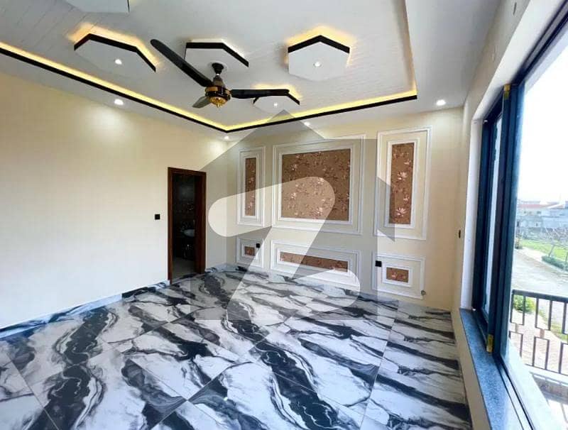 4 Bedroom Old House Aavailable For Sale