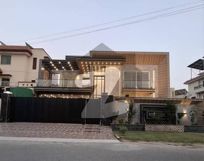 A Luxurious 1 Kanal House For Sale In Wapda Town! A Luxurious 1 Kanal House For Sale In Wapda Town!