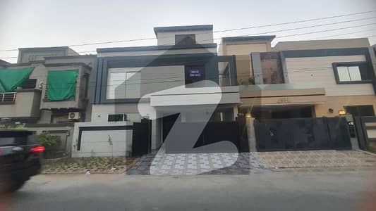 پی آئی اے ہاؤسنگ سکیم لاہور میں 6 کمروں کا 10 مرلہ مکان 1.9 لاکھ میں کرایہ پر دستیاب ہے۔
