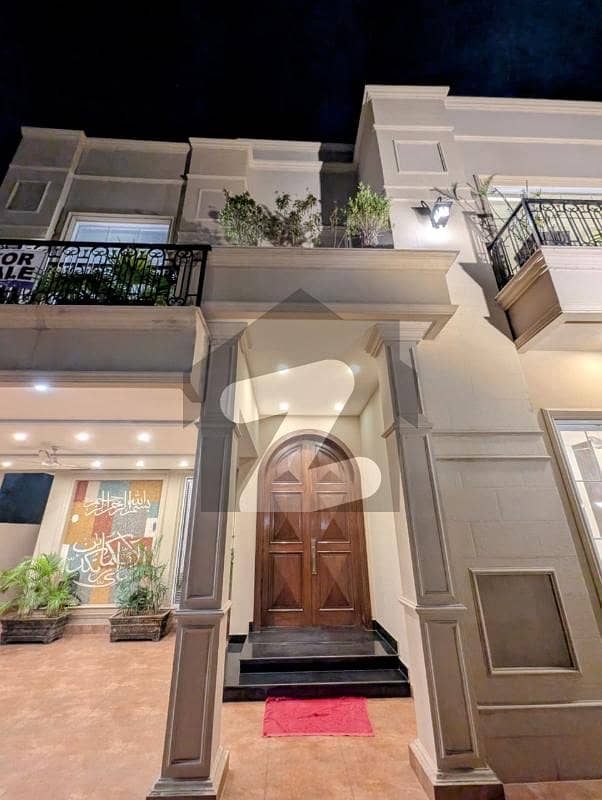 لیک سٹی رائیونڈ روڈ,لاہور میں 5 کمروں کا 1 کنال مکان 8.75 کروڑ میں برائے فروخت۔ لیک سٹی رائیونڈ روڈ,لاہور میں 5 کمروں کا 1 کنال مکان 8.75 کروڑ میں برائے فروخت۔