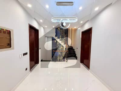 سینٹرل پارک ۔ بلاک اے1 سینٹرل پارک ہاؤسنگ سکیم,لاہور میں 4 کمروں کا 5 مرلہ مکان 2.45 کروڑ میں برائے فروخت۔