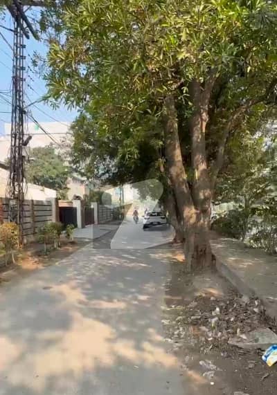 فیصل ٹاؤن لاہور میں 6 کمروں کا 1 کنال عمارت 16.0 کروڑ میں برائے فروخت۔