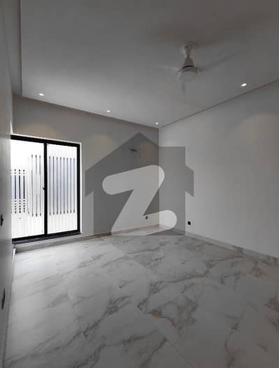 8 Marla Beautiful Upper Portion Available For Rent