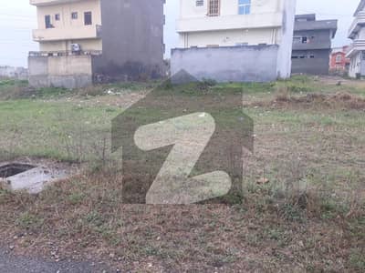 Corner 25x50 Level Plot With Park