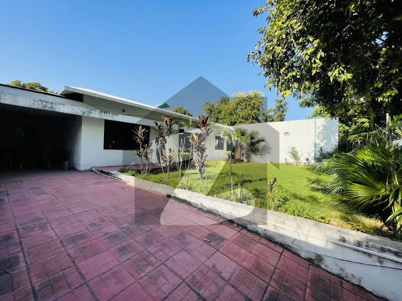 F-8 Margalla Facing Prime Location Old House Available For Sale . F-8 Margalla Facing Prime Location Old House Available For Sale .
