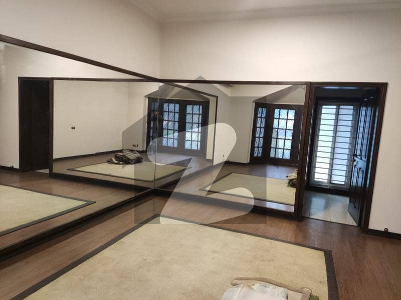 3 Kanal Spacious And Elegantly House For Rent 3 Kanal Spacious And Elegantly House For Rent