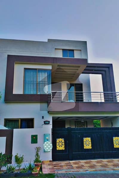 بحریہ آرچرڈ فیز 1 ۔ سدرن بحریہ آرچرڈ فیز 1,بحریہ آرچرڈ,لاہور میں 5 کمروں کا 8 مرلہ مکان 2.2 کروڑ میں برائے فروخت۔