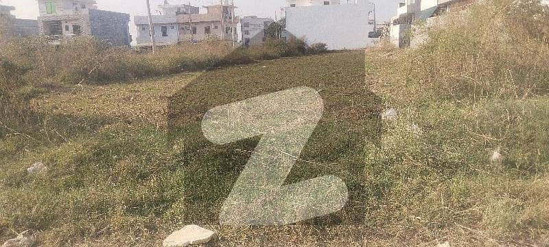 8marla Corner with Huge Extra Land 8marla Corner with Huge Extra Land