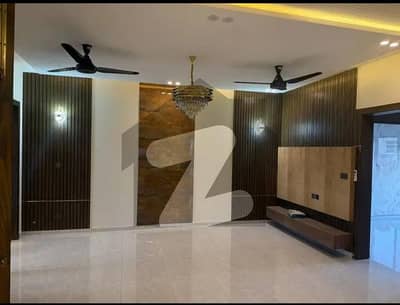 10 MARLA LIKE BRAND NEW HOUSE FOR RENT