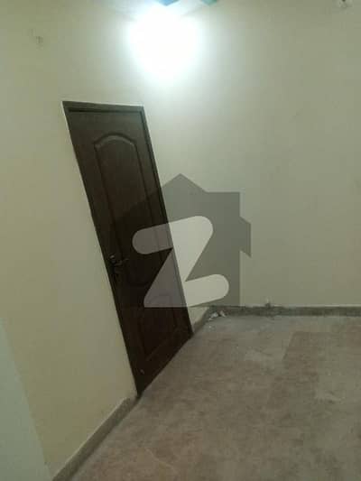 ناظم آباد - بلاک 5سی ناظم آباد,کراچی میں 2 کمروں کا 4 مرلہ بالائی پورشن 60.0 لاکھ میں برائے فروخت۔