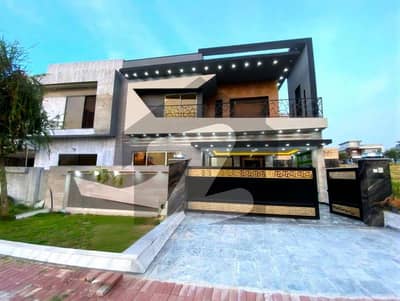 LUXURY 10 MARLA DESIGNER HOUSE FOR SALE AT LOWEST PRICE LUXURY 10 MARLA DESIGNER HOUSE FOR SALE AT LOWEST PRICE