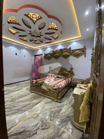 مدینہ ٹاؤن فیصل آباد میں 6 کمروں کا 1 کنال مکان 3.5 لاکھ میں کرایہ پر دستیاب ہے۔