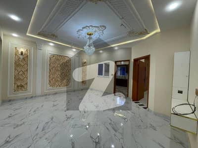 بش ایگزیکٹو ولاز ملتان میں 4 کمروں کا 5 مرلہ مکان 1.9 کروڑ میں برائے فروخت۔