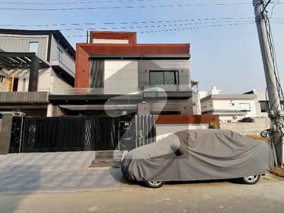 سینٹرل پارک ۔ بلاک ایف سینٹرل پارک ہاؤسنگ سکیم,لاہور میں 5 کمروں کا 10 مرلہ مکان 3.0 کروڑ میں برائے فروخت۔