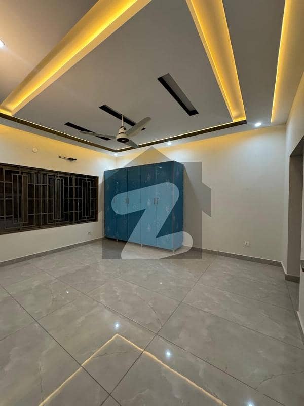30/60 Upper Portion Available For Rent In G13 30/60 Upper Portion Available For Rent In G13
