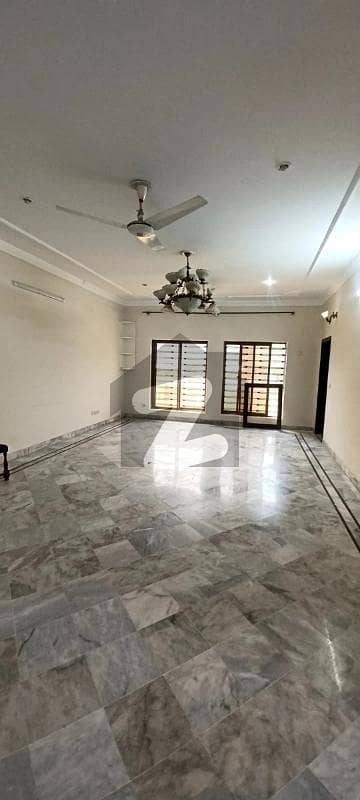 بحریہ ٹاؤن فیز 8 بحریہ ٹاؤن راولپنڈی,راولپنڈی میں 3 کمروں کا 1 کنال بالائی پورشن 80.0 ہزار میں کرایہ پر دستیاب ہے۔ بحریہ ٹاؤن فیز 8 بحریہ ٹاؤن راولپنڈی,راولپنڈی میں 3 کمروں کا 1 کنال بالائی پورشن 80.0 ہزار میں کرایہ پر دستیاب ہے۔