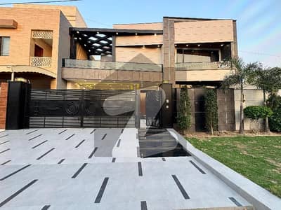 ویلینشیاء ۔ بلاک سی 1 ویلینشیاء ہاؤسنگ سوسائٹی,لاہور میں 6 کمروں کا 1 کنال مکان 10.85 کروڑ میں برائے فروخت۔ ویلینشیاء ۔ بلاک سی 1 ویلینشیاء ہاؤسنگ سوسائٹی,لاہور میں 6 کمروں کا 1 کنال مکان 10.85 کروڑ میں برائے فروخت۔