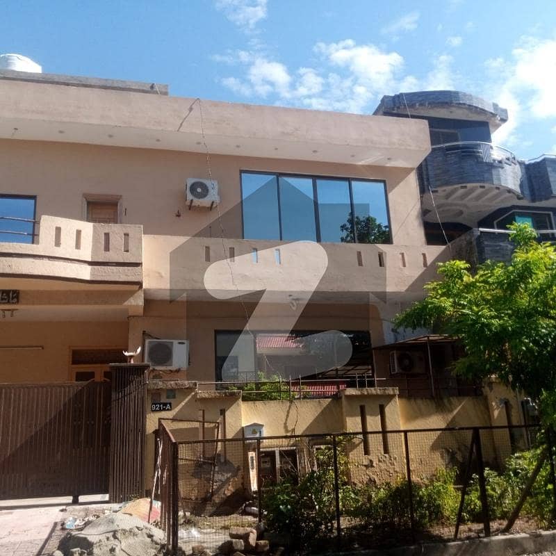 I-8 Beautiful Besment For Rent. I-8 Beautiful Besment For Rent.