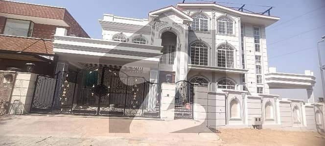 ڈی ایچ اے ڈیفینس فیز 2 ڈی ایچ اے ڈیفینس,اسلام آباد میں 9 کمروں کا 1 کنال مکان 16.1 کروڑ میں برائے فروخت۔ ڈی ایچ اے ڈیفینس فیز 2 ڈی ایچ اے ڈیفینس,اسلام آباد میں 9 کمروں کا 1 کنال مکان 16.1 کروڑ میں برائے فروخت۔
