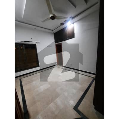 آئی 11/2 آئی ۔ 11,اسلام آباد میں 5 کمروں کا 4 مرلہ مکان 1.0 لاکھ میں کرایہ پر دستیاب ہے۔