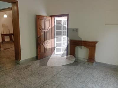 چکلالہ سکیم 3 چکلالہ سکیم,راولپنڈی میں 4 کمروں کا 10 مرلہ مکان 4.5 کروڑ میں برائے فروخت۔ چکلالہ سکیم 3 چکلالہ سکیم,راولپنڈی میں 4 کمروں کا 10 مرلہ مکان 4.5 کروڑ میں برائے فروخت۔