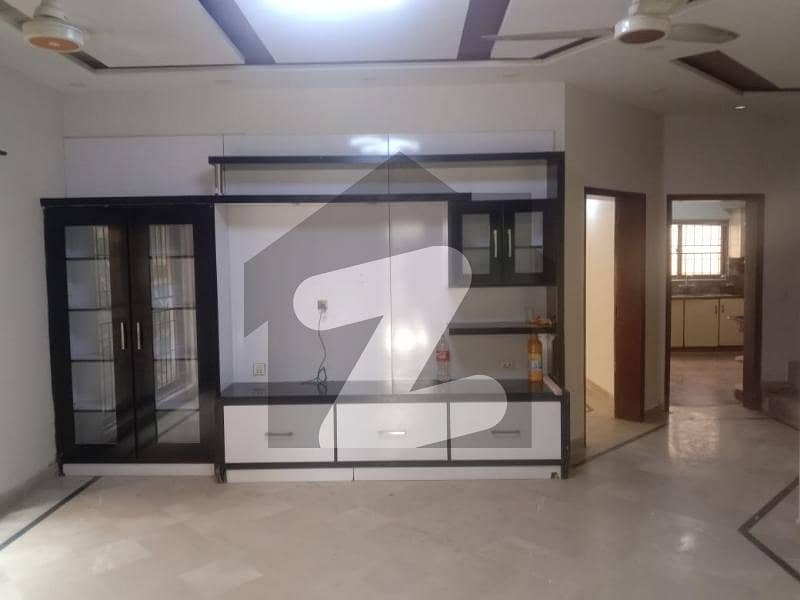 10 Marla Beautiful House For Rent 10 Marla Beautiful House For Rent