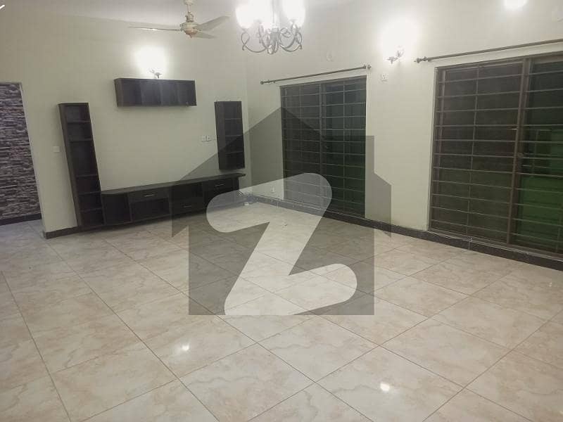 10 MARLA 3 BEDROOMS APARTMENT AVAILABLE FOR RENT 10 MARLA 3 BEDROOMS APARTMENT AVAILABLE FOR RENT