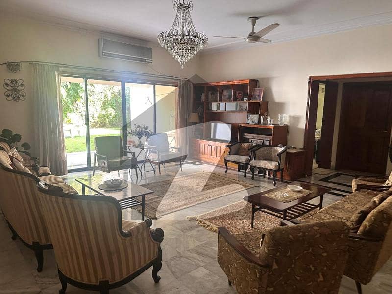 کینٹ لاہور میں 5 کمروں کا 2 کنال مکان 30.0 کروڑ میں برائے فروخت۔ کینٹ لاہور میں 5 کمروں کا 2 کنال مکان 30.0 کروڑ میں برائے فروخت۔