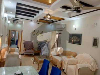 واپڈا ٹاؤن لاہور میں 6 کمروں کا 7 مرلہ مکان 2.7 کروڑ میں برائے فروخت۔