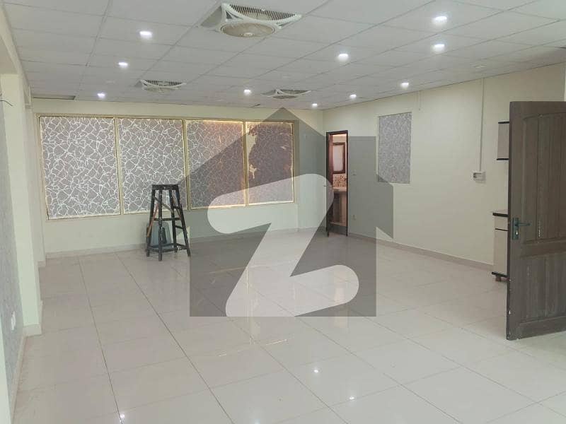 ڈی ایچ اے فیز 8 ڈی ایچ اے ڈیفینس,کراچی میں 1 کمرے کا 4 مرلہ دفتر 80.0 ہزار میں کرایہ پر دستیاب ہے۔