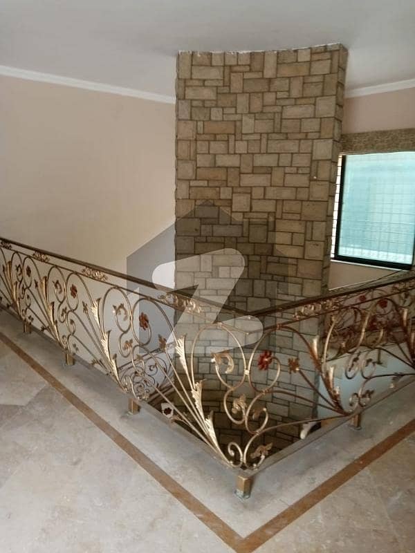 1 Kanal Spacious House Is Available In F-7 For Rent 1 Kanal Spacious House Is Available In F-7 For Rent