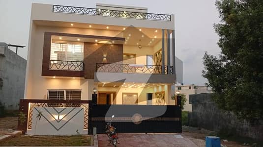 جناح گارڈنز فیز 1 جناح گارڈنز,ایف ای سی ایچ ایس,اسلام آباد میں 5 کمروں کا 8 مرلہ مکان 3.15 کروڑ میں برائے فروخت۔