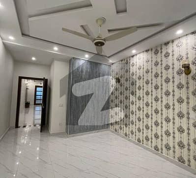 واپڈا ٹاؤن لاہور میں 4 کمروں کا 10 مرلہ مکان 1.5 لاکھ میں کرایہ پر دستیاب ہے۔