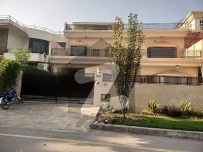 I-8 Near Kachnar Park Full House For Rent.