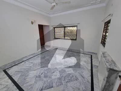 جی ۔ 10 اسلام آباد میں 5 کمروں کا 1 کنال مکان 3.99 لاکھ میں کرایہ پر دستیاب ہے۔