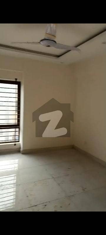 رومی ریزیڈنسی جناح ایونیو,کراچی میں 3 کمروں کا 8 مرلہ فلیٹ 2.18 کروڑ میں برائے فروخت۔