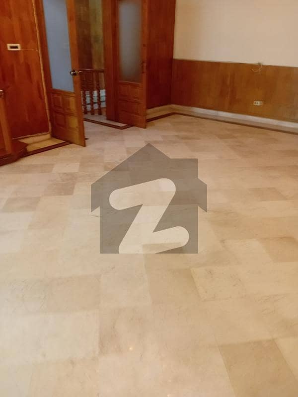 F-11/4 Beautiful Location Upper Portion F-11/4 Beautiful Location Upper Portion