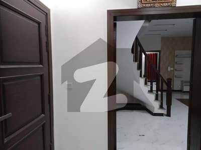 10 Marla Upper Portion With Gas' Available For Rent