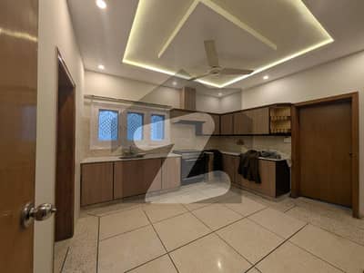 ایف ۔ 11 اسلام آباد میں 4 کمروں کا 1 کنال مکان 3.5 لاکھ میں کرایہ پر دستیاب ہے۔