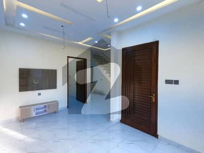 جوبلی ٹاؤن ۔ بلاک سی جوبلی ٹاؤن,لاہور میں 4 کمروں کا 3 مرلہ مکان 1.65 کروڑ میں برائے فروخت۔