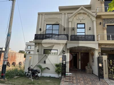 E Block 5 Marla Elegant Facing Park House For Sale In Central Park